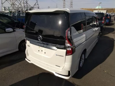 Nissan SERENA  с аукциона в Японии