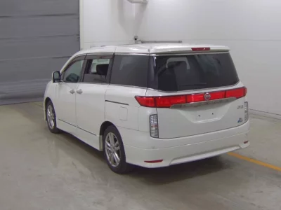 Nissan ELGRAND  с аукциона в Японии