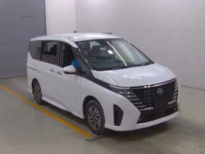 Nissan SERENA  с аукциона в Японии