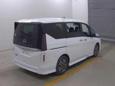 Nissan SERENA  с аукциона в Японии