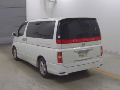 Nissan ELGRAND  с аукциона в Японии