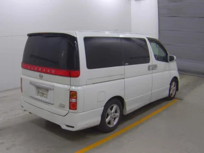 Nissan ELGRAND  с аукциона в Японии