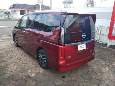 Nissan SERENA  с аукциона в Японии