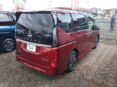 Nissan SERENA  с аукциона в Японии