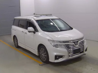 Nissan ELGRAND  с аукциона в Японии