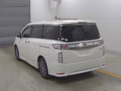 Nissan ELGRAND  с аукциона в Японии
