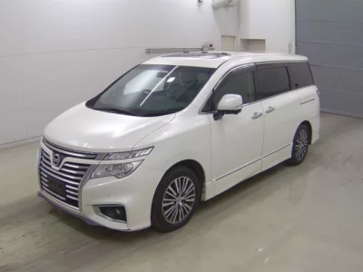 Nissan ELGRAND  с аукциона в Японии