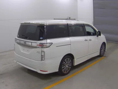Nissan ELGRAND  с аукциона в Японии