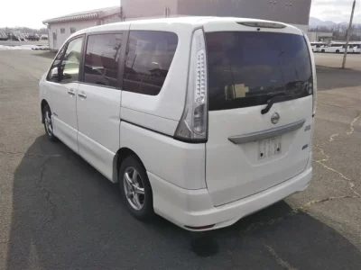 Nissan SERENA  с аукциона в Японии