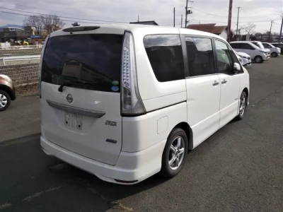 Nissan SERENA  с аукциона в Японии
