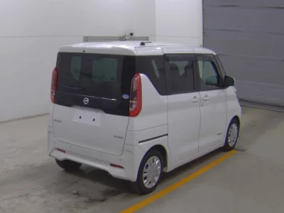 Nissan ROOX  с аукциона в Японии