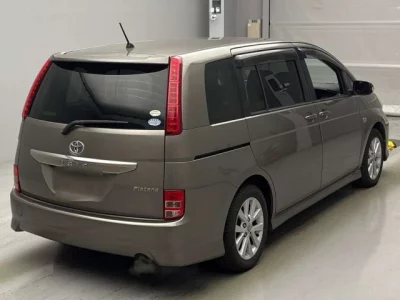 Toyota ISIS