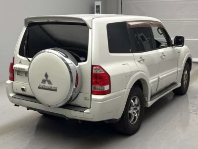 Mitsubishi PAJERO
