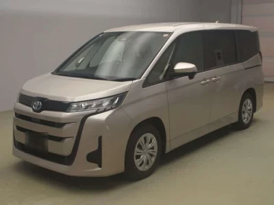 Toyota NOAH  с аукциона в Японии