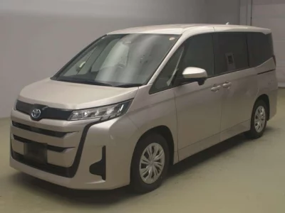 Toyota NOAH  с аукциона в Японии