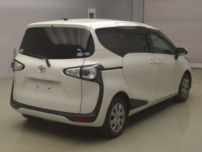 Toyota SIENTA  с аукциона в Японии