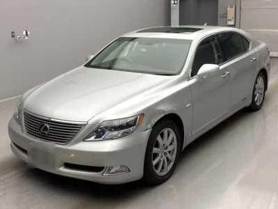 Lexus LS  с аукциона в Японии
