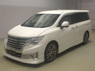 Nissan ELGRAND  с аукциона в Японии