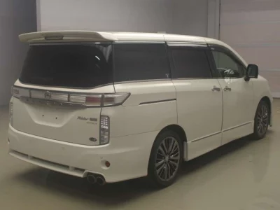 Nissan ELGRAND  с аукциона в Японии