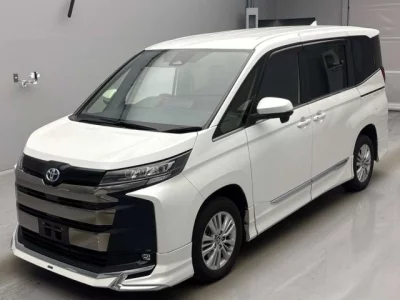 Toyota NOAH  с аукциона в Японии