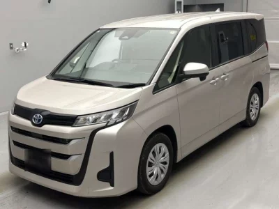 Toyota NOAH  с аукциона в Японии