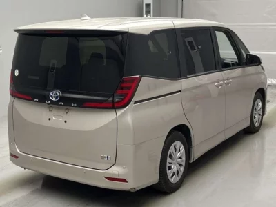 Toyota NOAH  с аукциона в Японии