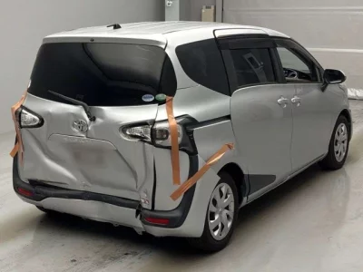 Toyota SIENTA  с аукциона в Японии