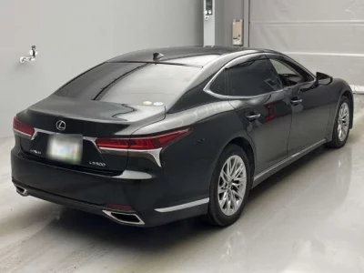 Lexus LS  с аукциона в Японии