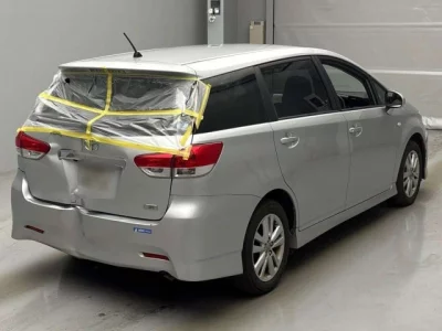 Toyota WISH  с аукциона в Японии