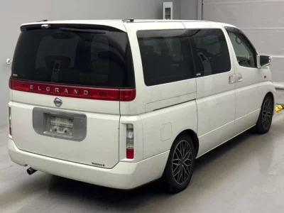 Nissan ELGRAND  с аукциона в Японии