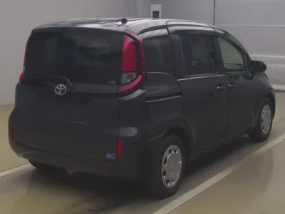 Toyota SIENTA  с аукциона в Японии