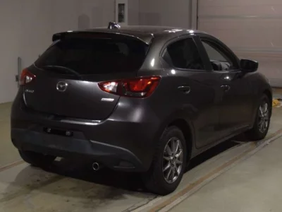 Mazda DEMIO  с аукциона в Японии