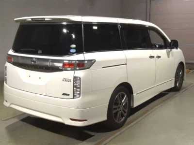 Nissan ELGRAND  с аукциона в Японии