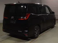 Toyota NOAH лот № 2100 оценка 3.5  с аукциона в Японии 1