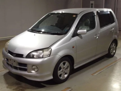Daihatsu YRV
