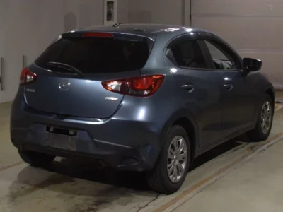 Mazda DEMIO  с аукциона в Японии
