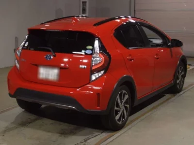 Toyota AQUA  с аукциона в Японии