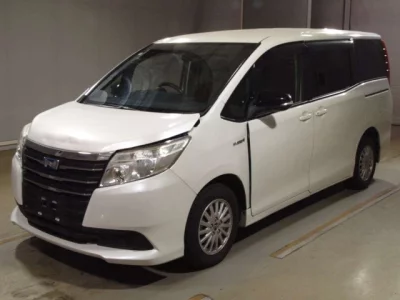 Toyota NOAH  с аукциона в Японии