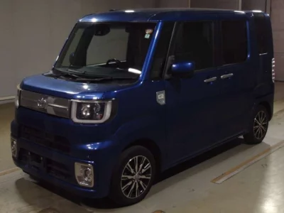 Toyota PIXIS MEGA  с аукциона в Японии