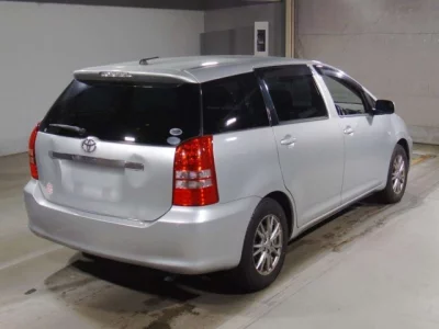 Toyota WISH  с аукциона в Японии