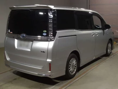 Toyota VOXY  с аукциона в Японии