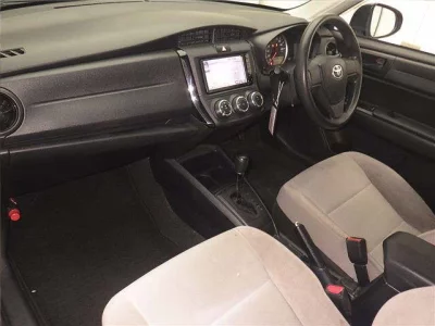 Toyota COROLLA AXIO  с аукциона в Японии