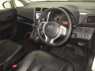 Toyota RACTIS  с аукциона в Японии