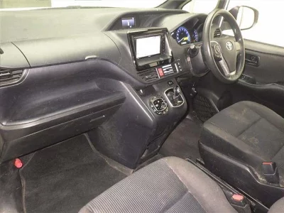 Toyota VOXY  с аукциона в Японии