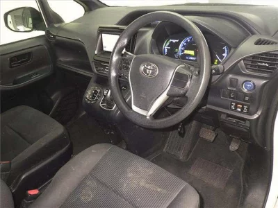 Toyota VOXY  с аукциона в Японии