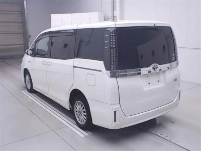 Toyota VOXY  с аукциона в Японии