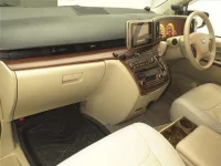 Nissan ELGRAND лот № 70351 оценка 3.5  с аукциона в Японии 3