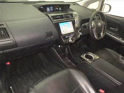 Toyota PRIUS ALPHA  с аукциона в Японии