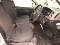 Toyota HIACE VAN лот № 30095 оценка 3  с аукциона в Японии 4