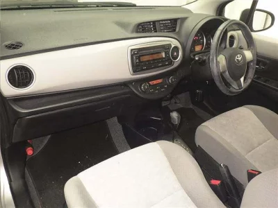 Toyota VITZ  с аукциона в Японии